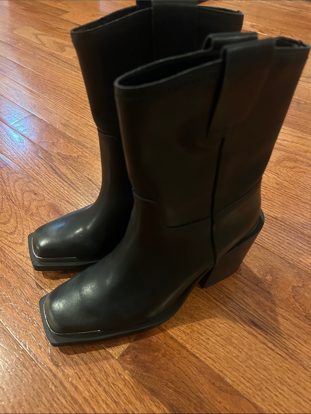 Madden Girl Black Leather Square-Toe Boots size 8.5 cowboy rodeo silver trim toe